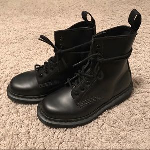 Mono Black 1460 Doc Martens